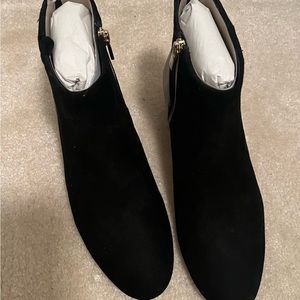 NWT Taryn Rose suede and leather ankle boots bark babson. No box.